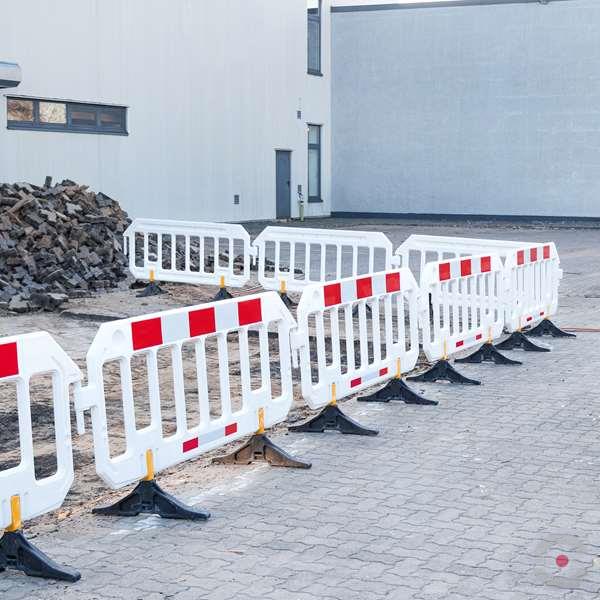 Bariera elementowa, polietylen, stopy do ustawienia, folia odblaskowa, żółty